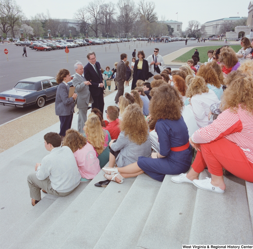 ["Senators John D. (Jay) Rockefeller and Robert C. Byrd speak to a group of students on the steps of the Senate."]%