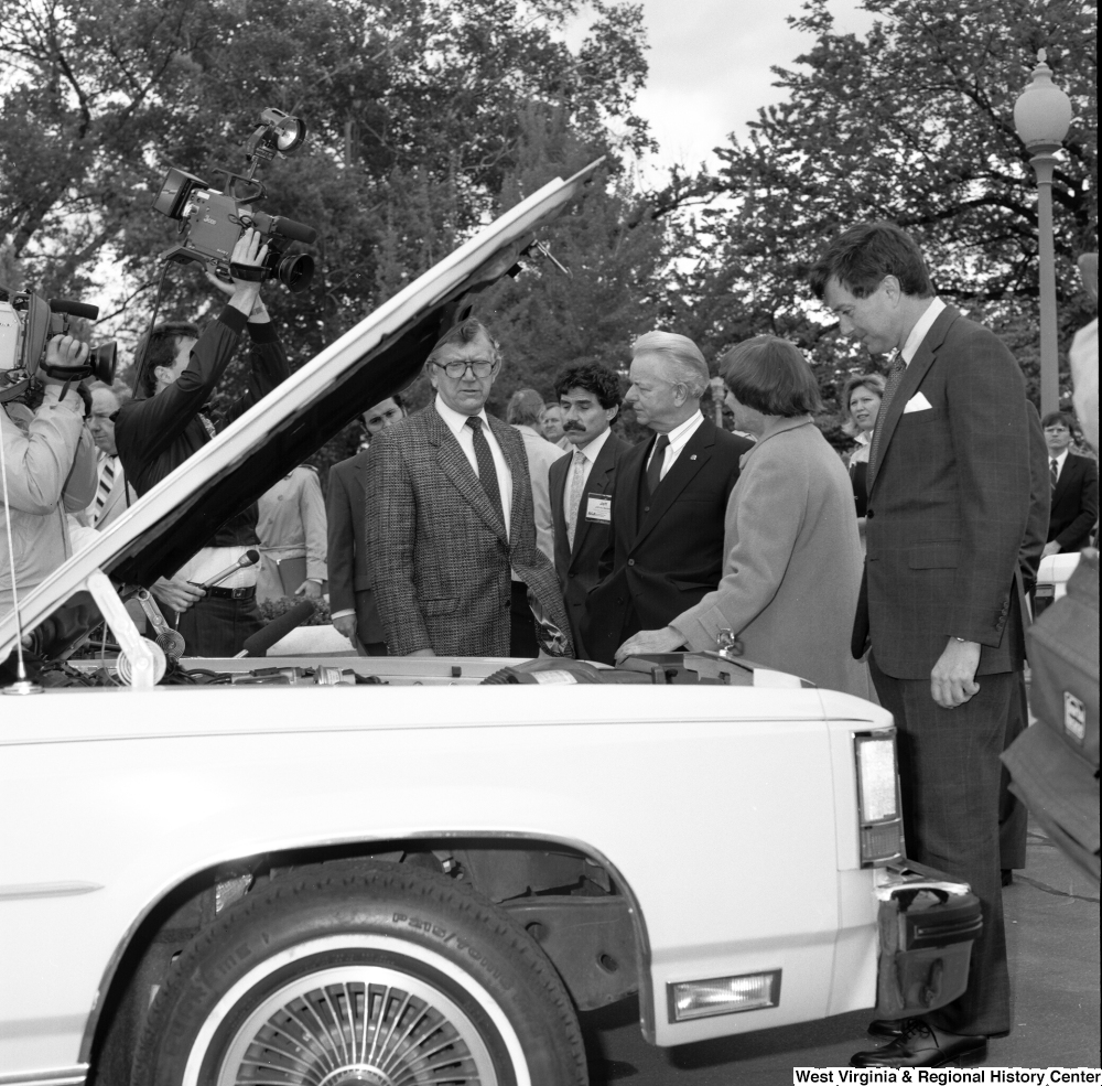 ["Senator Robert C. Byrd looks at the motor of a car at an alternative motor fuels event outside the Senate building."]%