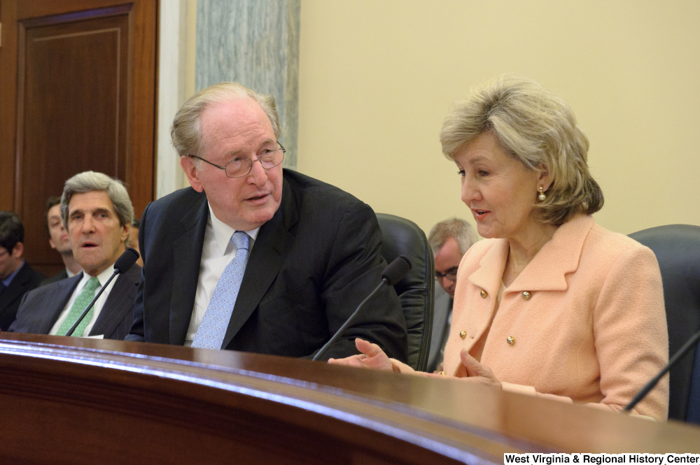 ["Senators John D. (Jay) Rockefeller and Kay Hutchison speak during a Commerce Committee hearing."]%