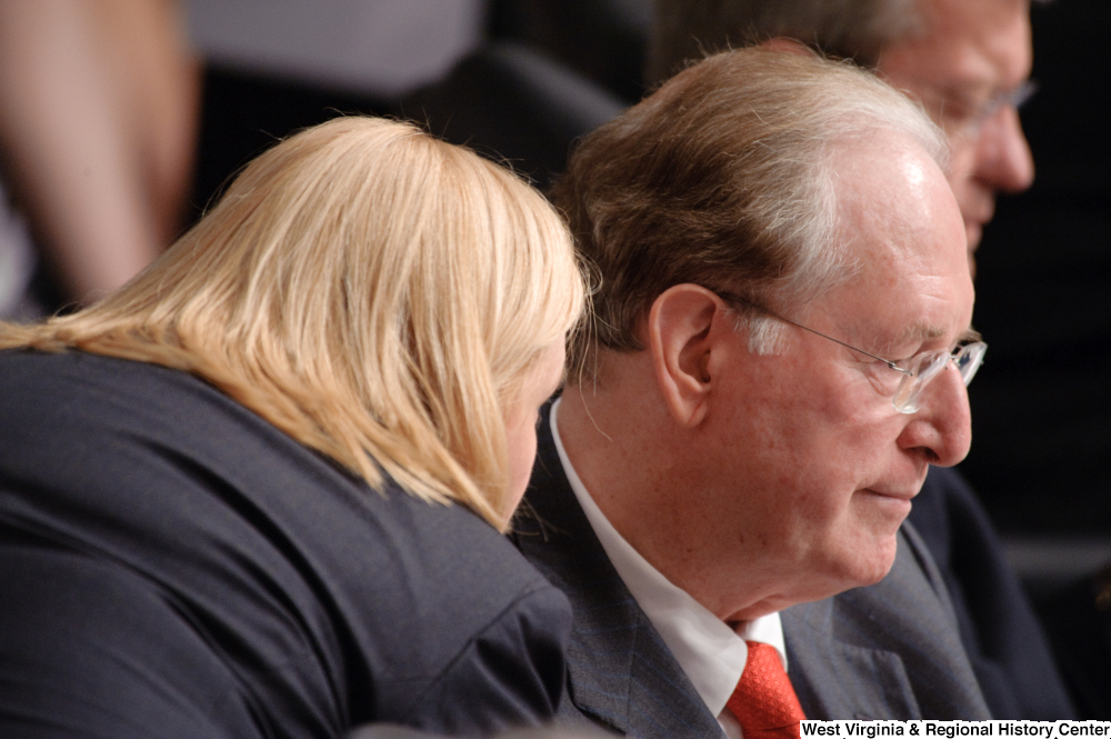 ["An adviser speaks to Senator John D. (Jay) Rockefeller during a Finance Committee executive session about health care reform."]%