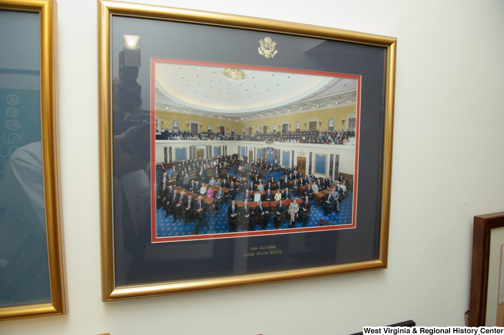 ["A photograph of the 109th Congress hangs on a wall in Senator John D. (Jay) Rockefeller's orrice."]%