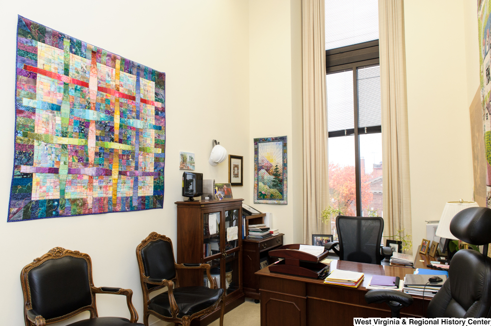 ["This photo shows a staffer's office space, probably the Chief of Staff, in Senator John D. (Jay) Rockefeller's office."]%