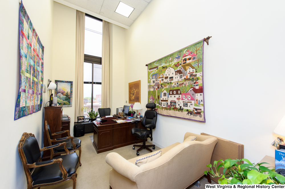 ["This photo shows the office of Senator John D. (Jay) Rockefeller's Chief of Staff."]%