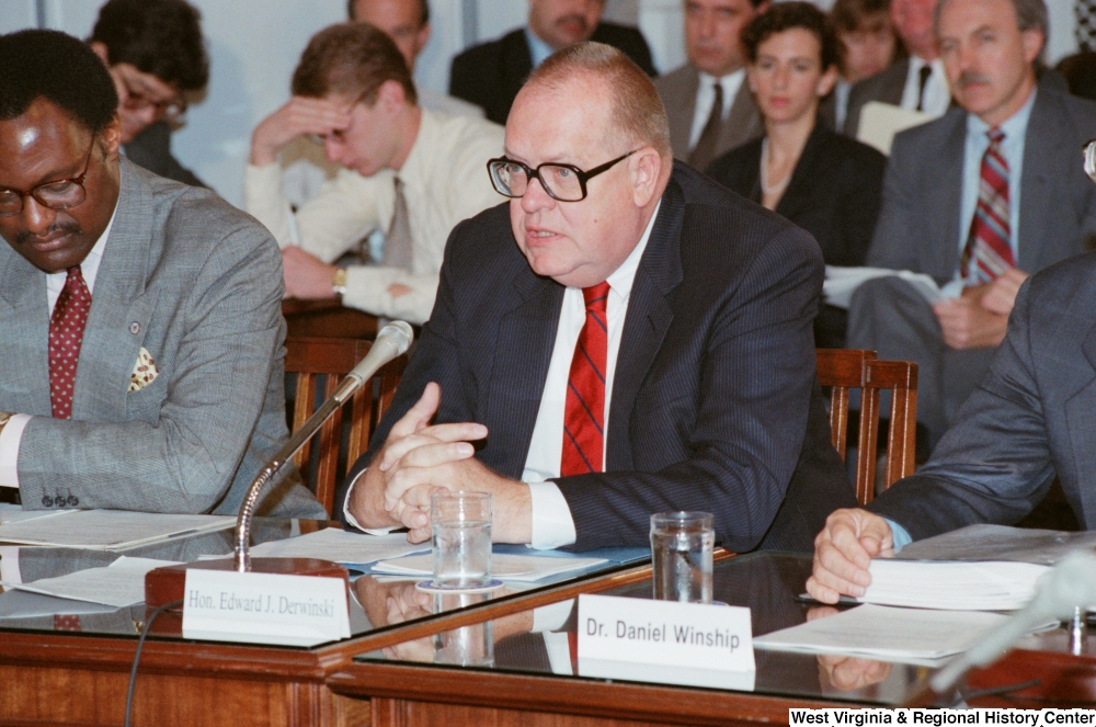 ["Edward Derwinski, Secretary of Veterans Affairs, speaks during a Senate conference event."]%